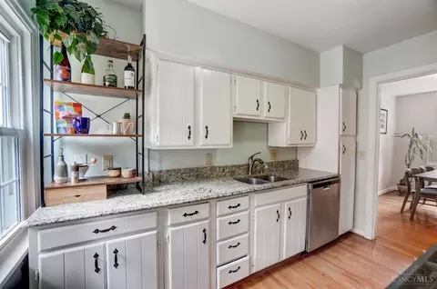 Kitchen - 4312 Grove Ave, Mariemont, OH 45227 photo 2 of 4