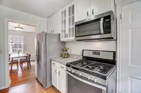 Kitchen - 4312 Grove Ave, Mariemont, OH 45227 photo 3 of 4