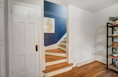 Entry Way - 4312 Grove Ave, Mariemont, OH 45227 photo 2 of 4
