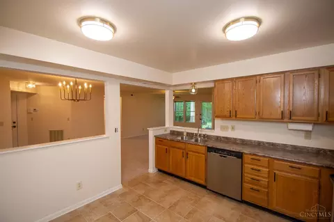 3999 Maplefield Ct #5F, Cincinnati, OH 45255 photo 9