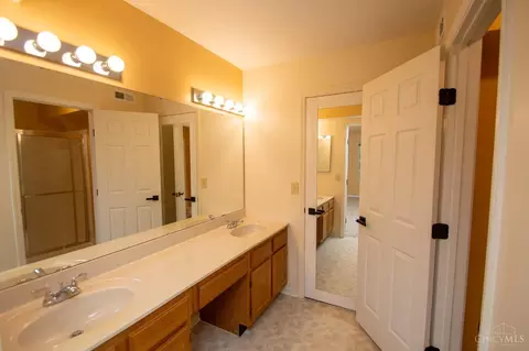 3999 Maplefield Ct #5F, Cincinnati, OH 45255 photo 13