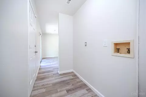 Entry Way - 1346 Randomhill Rd, Cincinnati, OH 45231 photo 1 of 2