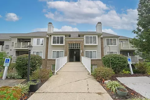 9850 Regatta Dr #301, Colerain Twp, OH 45252