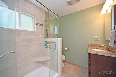 Bath - 2161 Berrypatch Dr, Cincinnati, OH 45244 photo 1 of 4