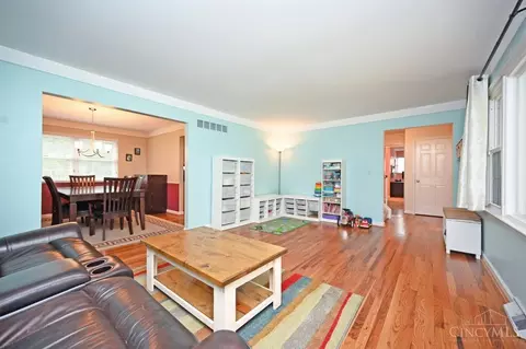 Living - 2161 Berrypatch Dr, Cincinnati, OH 45244 photo 2 of 4