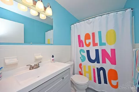 Bath - 2161 Berrypatch Dr, Cincinnati, OH 45244 photo 3 of 4