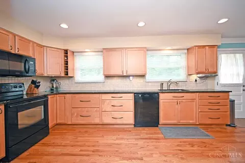Kitchen - 2161 Berrypatch Dr, Cincinnati, OH 45244 photo 3 of 3