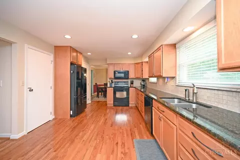 Kitchen - 2161 Berrypatch Dr, Cincinnati, OH 45244 photo 2 of 3