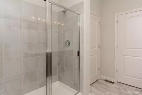 Bath - 2522 Bartram Ln, Harrison, OH 45030 photo 2 of 3