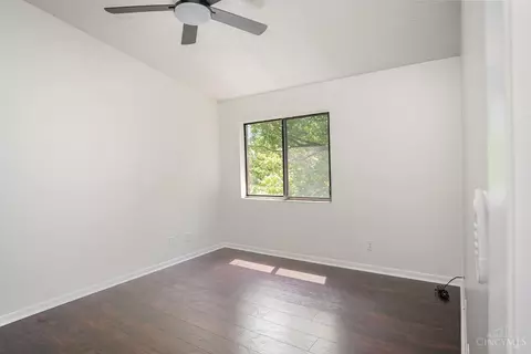 Bedroom - 1544 Galbraith Rd #410, Cincinnati, OH 45231 photo 1 of 4