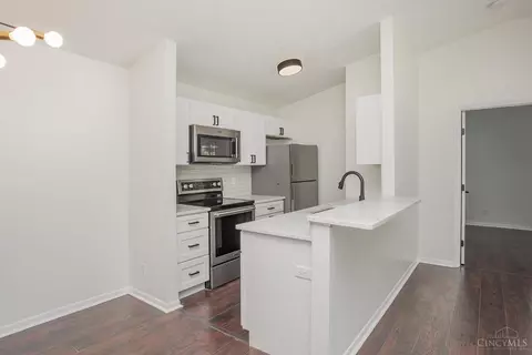 Kitchen - 1544 Galbraith Rd #410, Cincinnati, OH 45231 photo 1 of 3