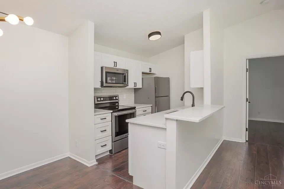 Kitchen - 1544 Galbraith Rd #410, Cincinnati, OH 45231 photo 1 of 3