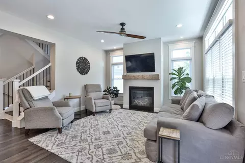 Living - 4731 Hunt Rd, Blue Ash, OH 45242 photo 2 of 4