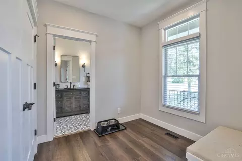 Entry Way - 4731 Hunt Rd, Blue Ash, OH 45242 photo 5 of 7