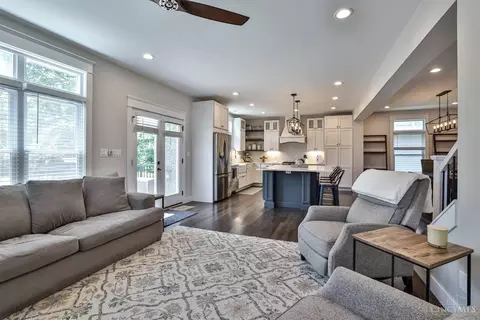 Living - 4731 Hunt Rd, Blue Ash, OH 45242 photo 4 of 4