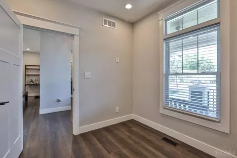 Entry Way - 4731 Hunt Rd, Blue Ash, OH 45242 photo 3 of 7