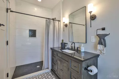 Bath - 4731 Hunt Rd, Blue Ash, OH 45242 photo 6 of 6