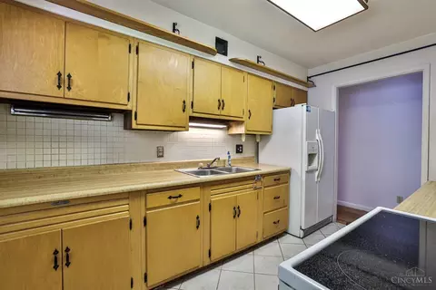 Kitchen - 1667 Krylon Dr, Reading, OH 45215 photo 3 of 3