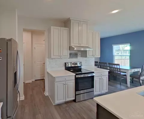 Kitchen - 2689 Aristides Ct, Morrow, OH 45152 photo 2 of 8