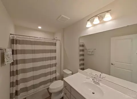 Bath - 2689 Aristides Ct, Morrow, OH 45152 photo 4 of 6