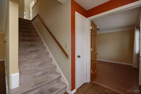 9104 Cherry Blossom Ln, Cincinnati, OH 45231 photo 5
