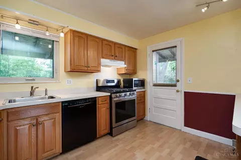 9104 Cherry Blossom Ln, Cincinnati, OH 45231 photo 11