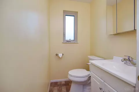 9104 Cherry Blossom Ln, Cincinnati, OH 45231 photo 21