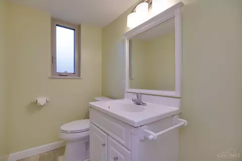 9104 Cherry Blossom Ln, Cincinnati, OH 45231 photo 9
