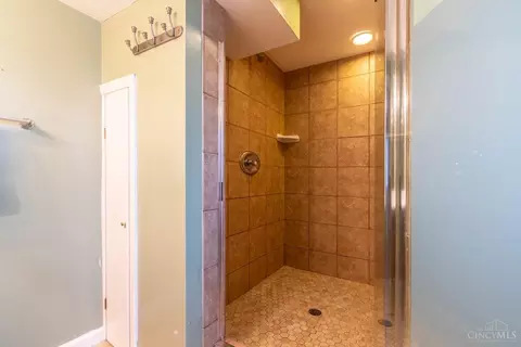 Bath - 3299 Arborview Ct, Cincinnati, OH 45239 photo 4 of 4