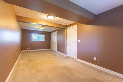 Bedroom - 3299 Arborview Ct, Cincinnati, OH 45239 photo 8 of 8