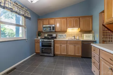 Kitchen - 3299 Arborview Ct, Cincinnati, OH 45239 photo 1 of 3
