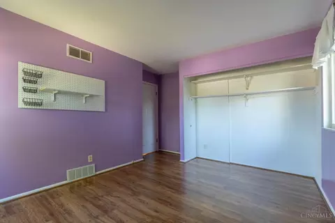 Bedroom - 3299 Arborview Ct, Cincinnati, OH 45239 photo 4 of 8