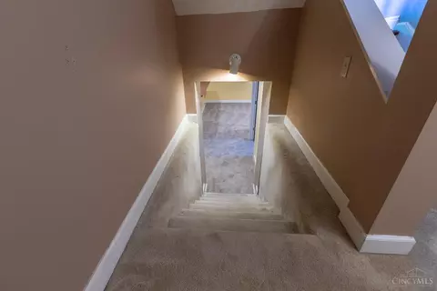 Entry Way - 3299 Arborview Ct, Cincinnati, OH 45239 photo 2 of 2