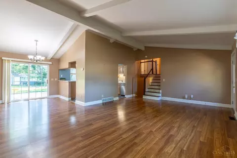 Living - 3299 Arborview Ct, Cincinnati, OH 45239 photo 2 of 3
