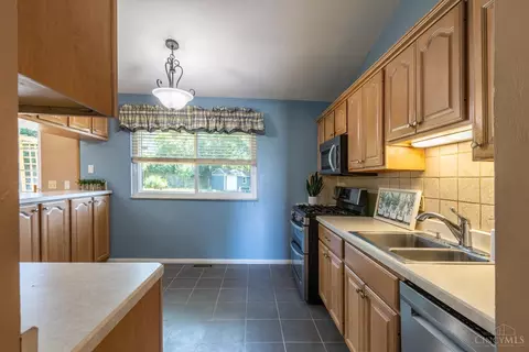 Kitchen - 3299 Arborview Ct, Cincinnati, OH 45239 photo 3 of 3