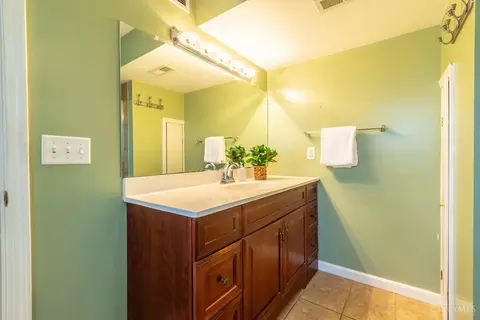 Bath - 3299 Arborview Ct, Cincinnati, OH 45239 photo 3 of 4
