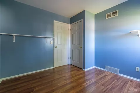 Bedroom - 3299 Arborview Ct, Cincinnati, OH 45239 photo 6 of 8