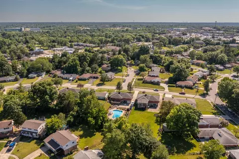View/Area - 3299 Arborview Ct, Cincinnati, OH 45239 photo 2 of 2