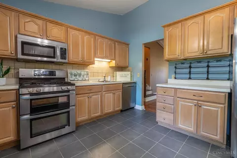 Kitchen - 3299 Arborview Ct, Cincinnati, OH 45239 photo 2 of 3