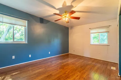 Bedroom - 3299 Arborview Ct, Cincinnati, OH 45239 photo 5 of 8