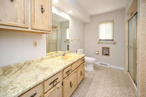 Bath - 8290 Fields Ertel Rd, Cincinnati, OH 45249 photo 2 of 6