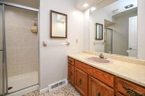 Bath - 8290 Fields Ertel Rd, Cincinnati, OH 45249 photo 4 of 6