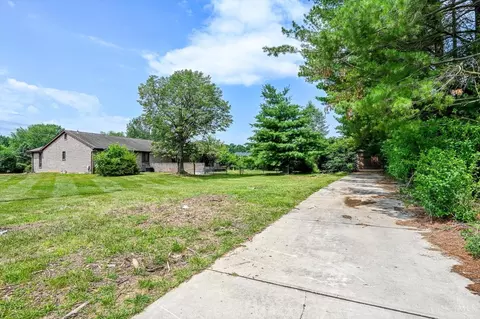 Exterior - 8290 Fields Ertel Rd, Cincinnati, OH 45249 photo 7 of 9