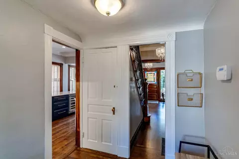 Entry Way - 3523 Middleton Ave, Cincinnati, OH 45220 photo 4 of 9
