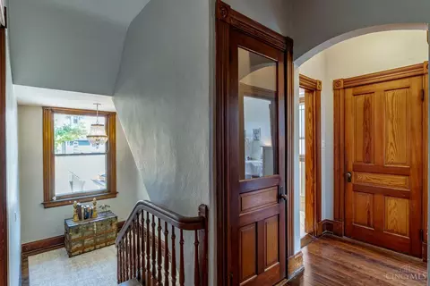 Entry Way - 3523 Middleton Ave, Cincinnati, OH 45220 photo 7 of 9