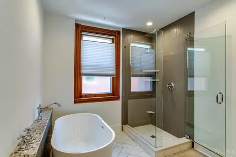 Bath - 3523 Middleton Ave, Cincinnati, OH 45220 photo 3 of 5