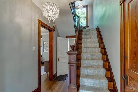 Entry Way - 3523 Middleton Ave, Cincinnati, OH 45220 photo 6 of 9
