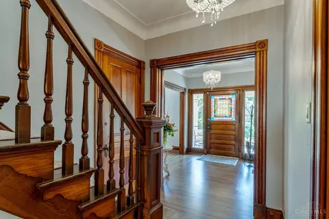 Entry Way - 3523 Middleton Ave, Cincinnati, OH 45220 photo 5 of 9