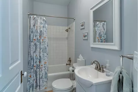 Bath - 3523 Middleton Ave, Cincinnati, OH 45220 photo 1 of 5