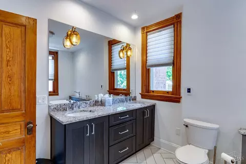Bath - 3523 Middleton Ave, Cincinnati, OH 45220 photo 2 of 5